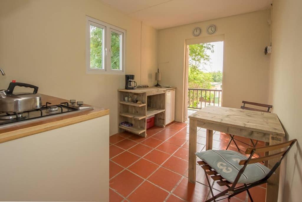Smileys Apartment And Car Rental Willemstad Bagian luar foto