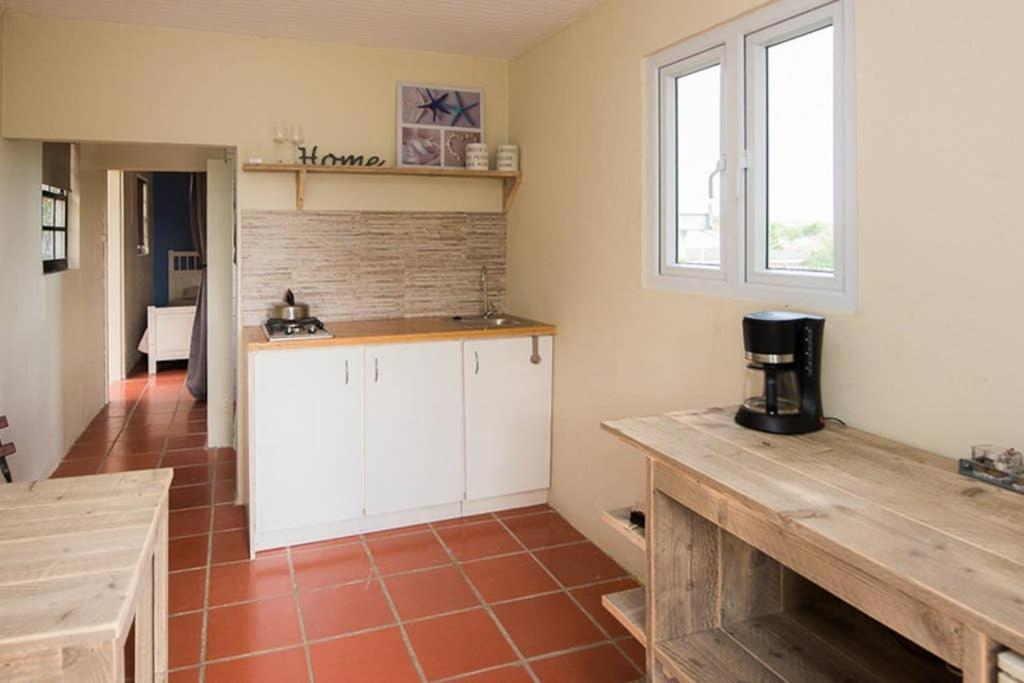 Smileys Apartment And Car Rental Willemstad Bagian luar foto